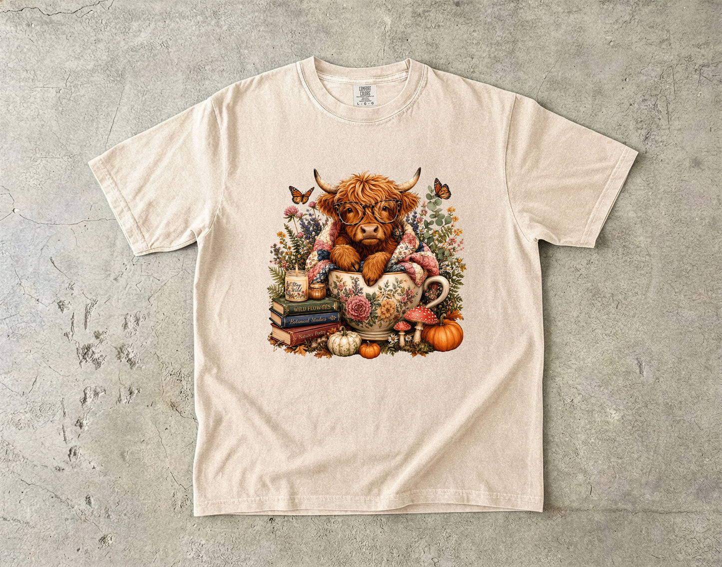 Highland Cow Reading -Comfort Colors T-shirt