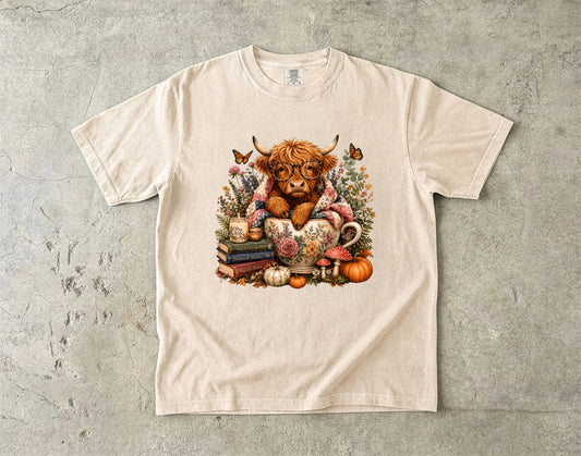 Highland Cow Reading -Comfort Colors T-shirt